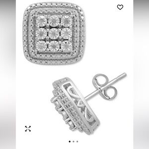 SquareDiamond Stud Earrings
.20carat 925 stamp